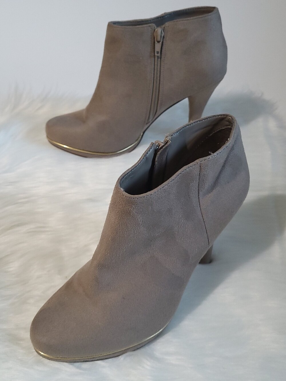 Call It Spring Lovelarwen Taupe Faux Suede Heeled Ankle Boots Size 7.5 Y2K Style
